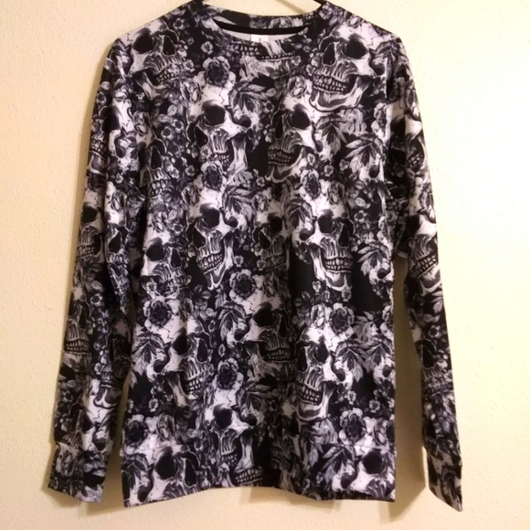NWOT Skull Shirt Size Small - Picture 2 of 8